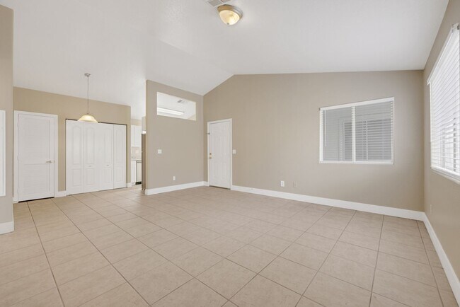 Building Photo - 2 bedroom condo in Henderson