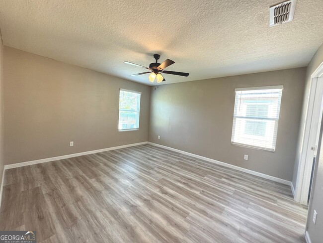 Building Photo - 217 Brooklet Cir