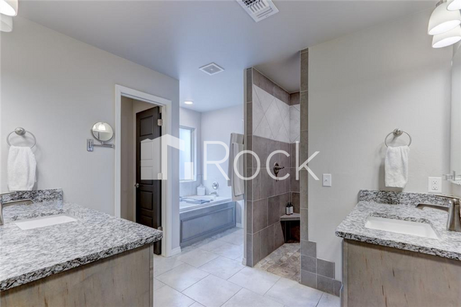 Building Photo - Gorgeous 3 Bedroom Home with Storm Shelter located in The Waters in Moore!! **All Appliances Incl...