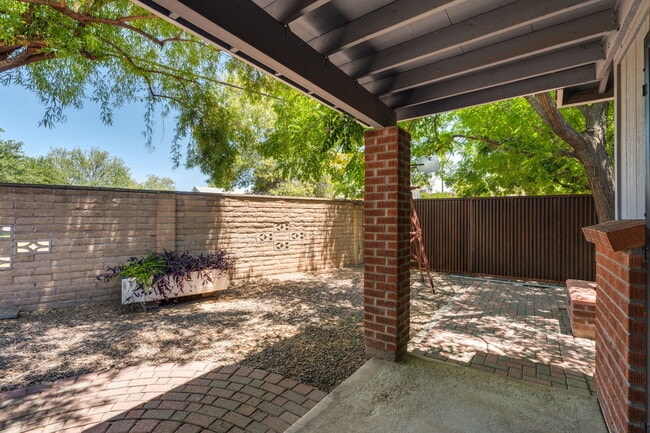 Building Photo - 2724 N Gill Ave