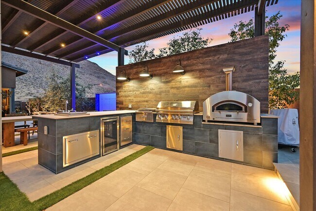 Building Photo - 6690 Interstellar St