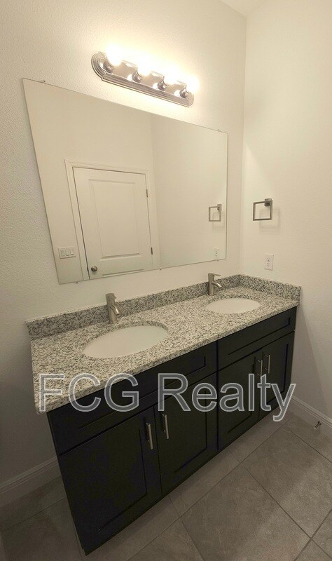 Building Photo - 10616 N Didiscus Dr