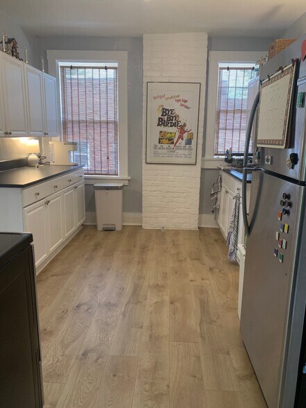 Building Photo - 5535 Wellesley Ave