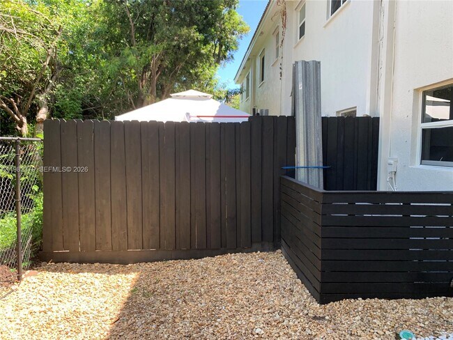 Building Photo - 3001 SE 17th Ave