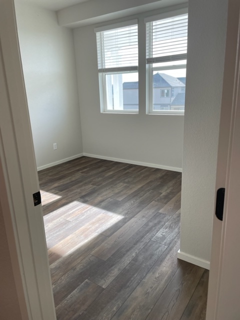 Large, sunny 2nd bedroom with internet connection! - 1800 Iron Wheel Dr