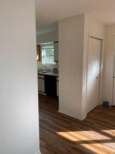 Building Photo - 6096 Barney Rd