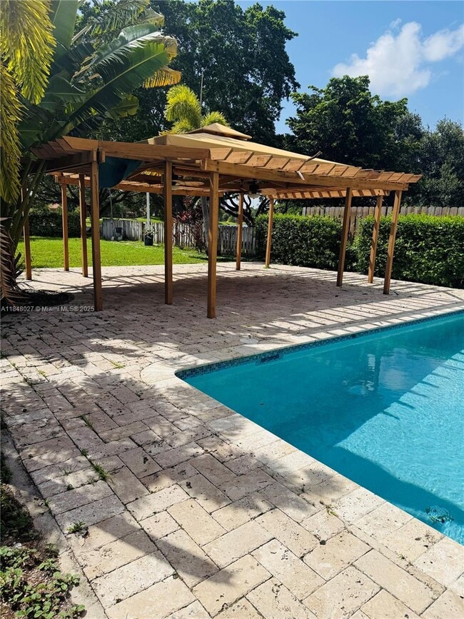 Primary Photo - 9530 SW 148th Pl