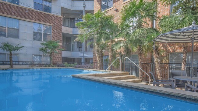 Building Photo - 1001 Ross Ave