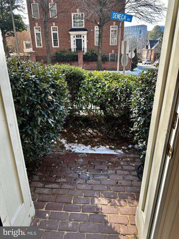 Building Photo - 1607 Seneca Ave