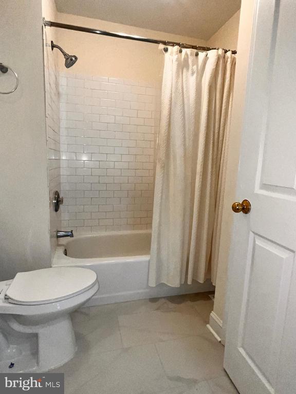 Building Photo - 13 Benjamin Rush Ln