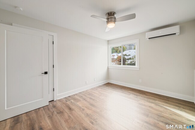 Building Photo - 304 Heritage Vlg