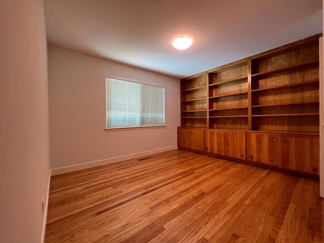 Building Photo - Renovated Sunnyvale House with Swimming Po...