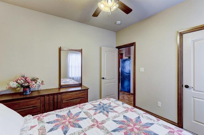 Building Photo - 1413 Scenic Ridge