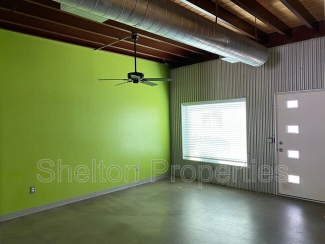 Building Photo - 2121 W Hayward Ave