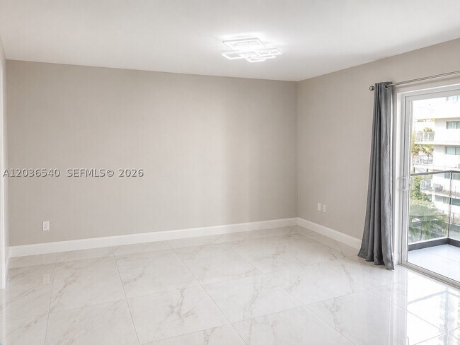 Building Photo - 4122 Collins Ave