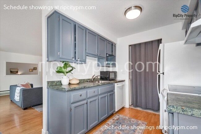 Building Photo - 8312 SW Mohawk St