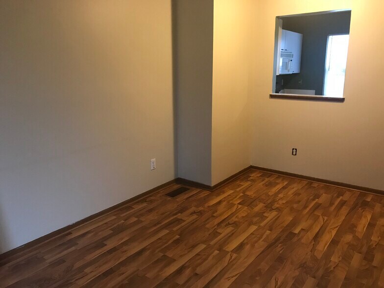 Dining Area - 206 Macfalls Way