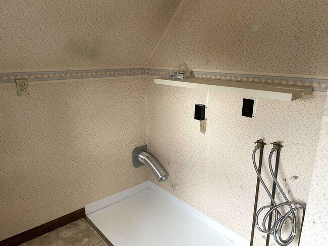 Building Photo - 804 Beech St