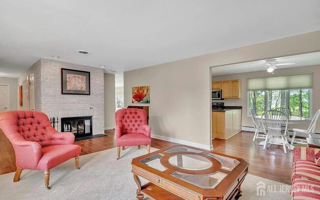 Building Photo - 12 Windsor Dr