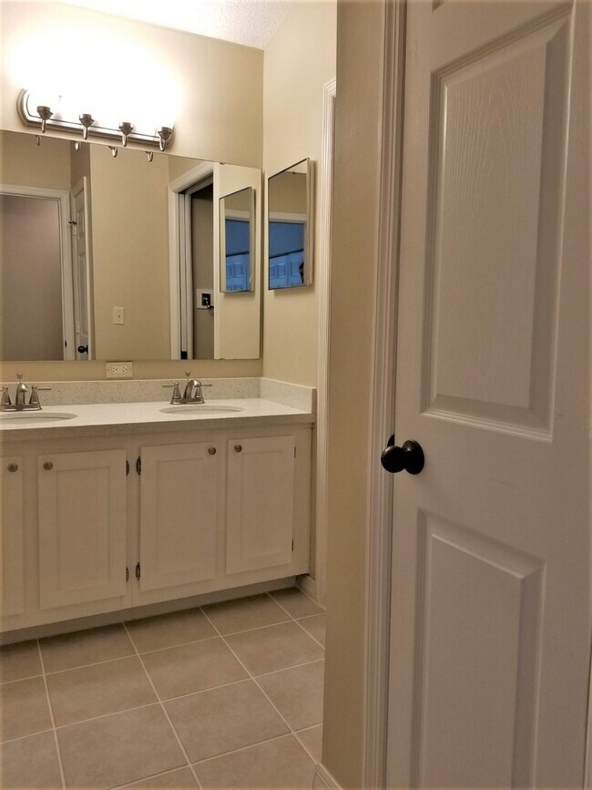 Building Photo - BEAUTIFUL 3BR/2BA IN THE LINKS @ HAILE PLANTATION!