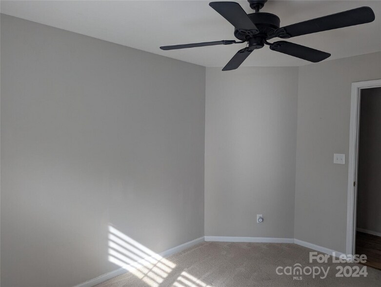 Building Photo - 761 Southwest Dr