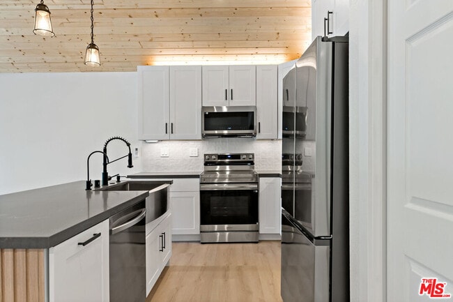 Building Photo - 23906 Darbun Dr