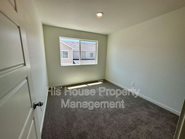 Building Photo - 3908 Canoe St