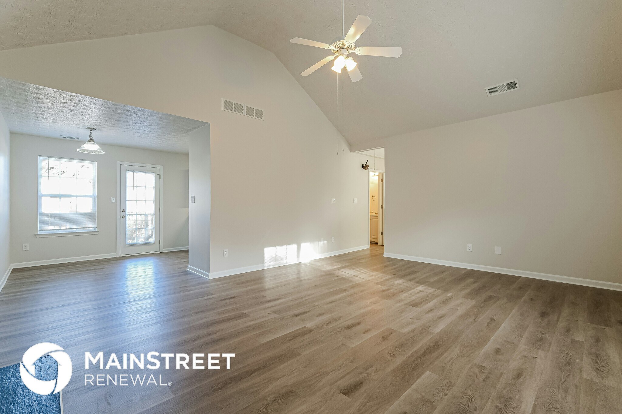 Building Photo - 2000 Redwood Trace