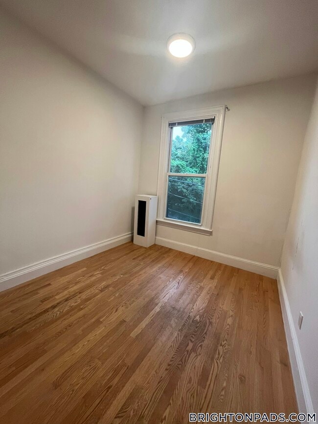 Building Photo - 38 Newton St