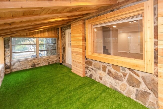 Building Photo - 79 Mountainside Rd