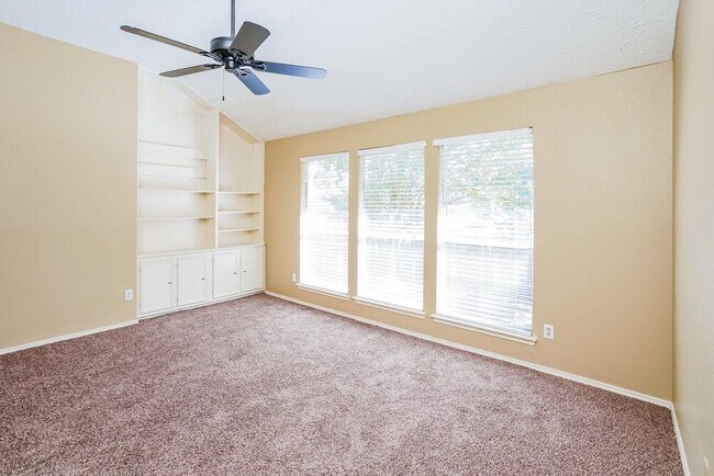 Building Photo - 18082 Garden Manor Dr