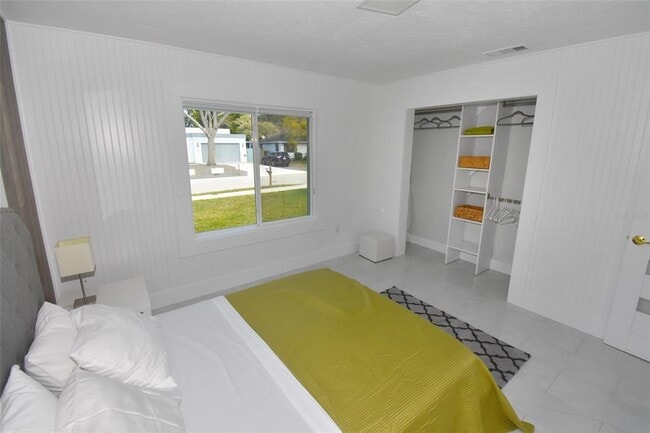 Building Photo - 2450 Hawthorne St