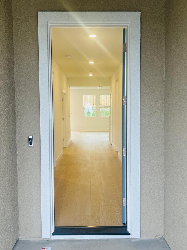 Building Photo - 2710 Old Larks Ln