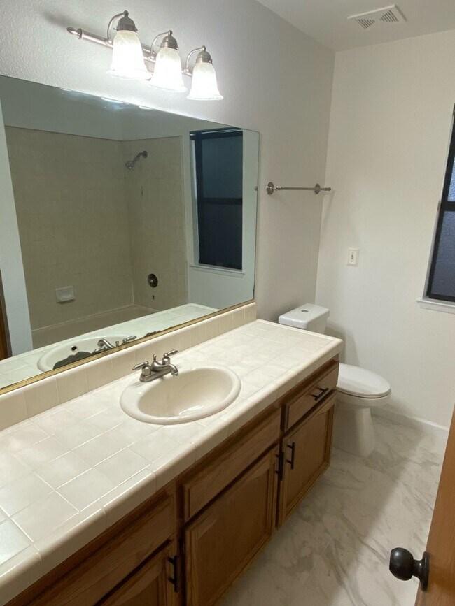 Building Photo - 407 Hoover Ave