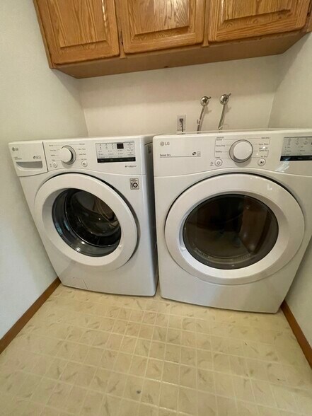 Laundry - 3921 Magrath Rd