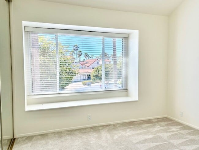 Building Photo - The Colony | Oxnard | 2 Bedroom + 2 Bathroom + Loft