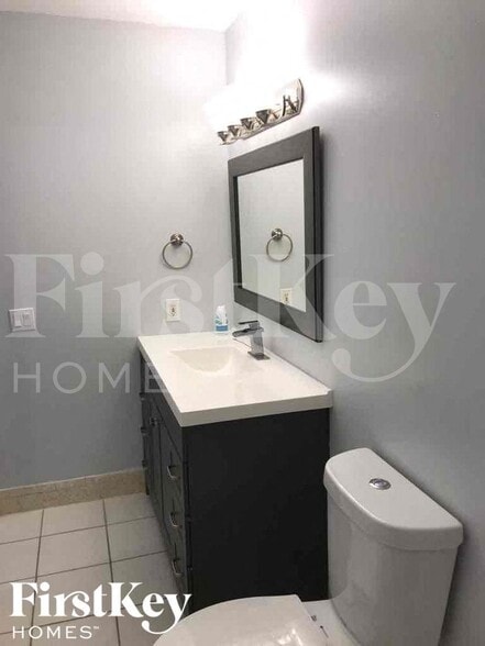 Building Photo - 1389 Meadowbrook Dr