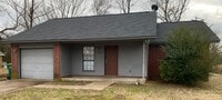 Building Photo - Come look at this 3-bedroom 1.5-bathroom home.