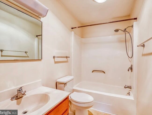 Building Photo - 2139 Harvest Dr