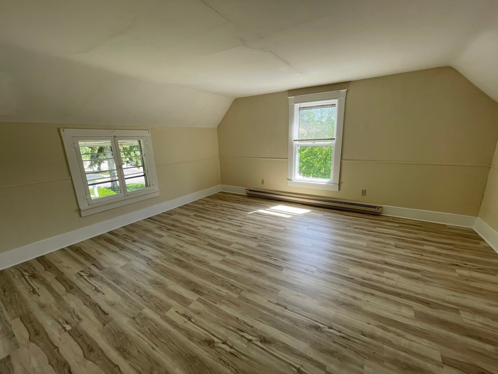 Master Bedroom - 661 N Washington St
