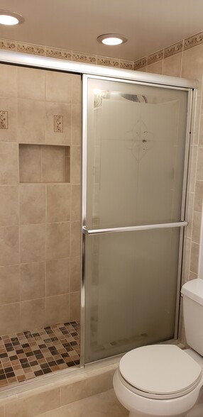 Master Bath - 6301 Stevenson Ave