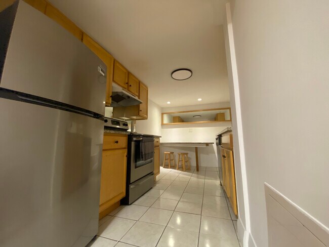 Building Photo - 90 Bynner St