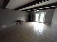 Building Photo - Newly renovated! 2 bedroom 1 bath townhous...