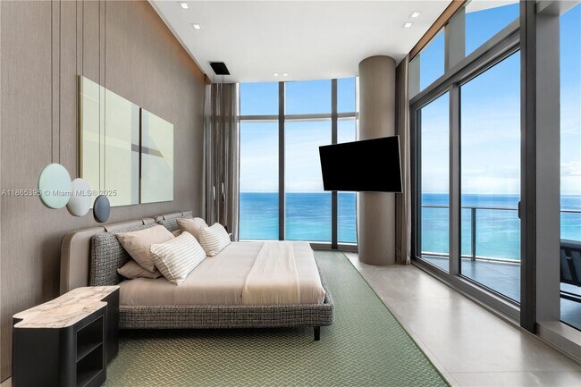Building Photo - 15701 Collins Ave