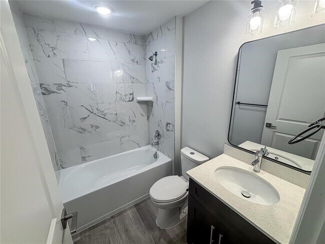 Building Photo - 1725 Crystal Grove Dr