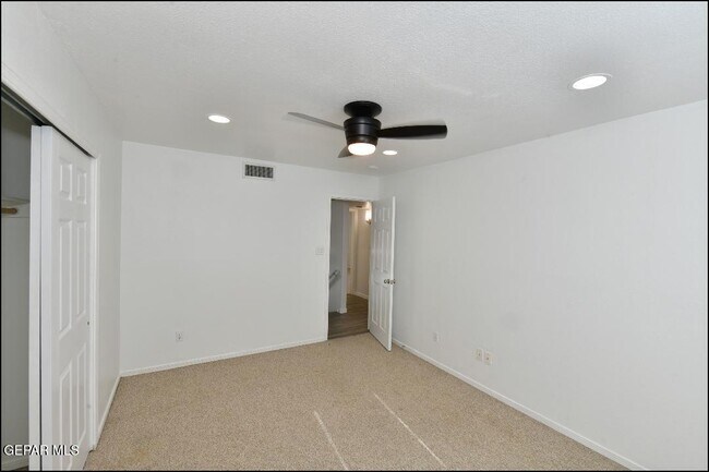 Building Photo - 1603 Villa Del Sol St