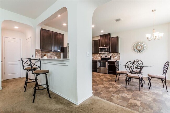 Building Photo - 6729 Horseshoe Pond Dr