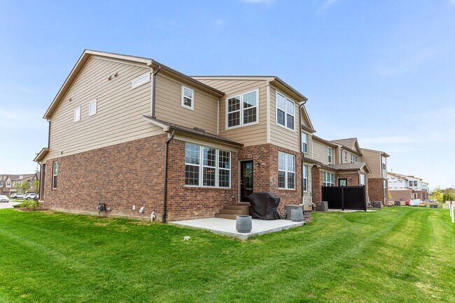 Building Photo - 1675 Addison Cir