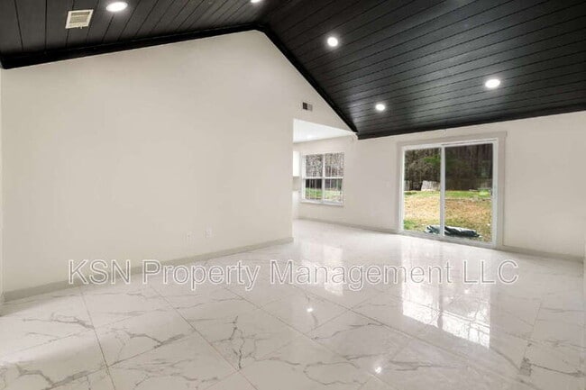 Building Photo - 106 Laurel Oaks