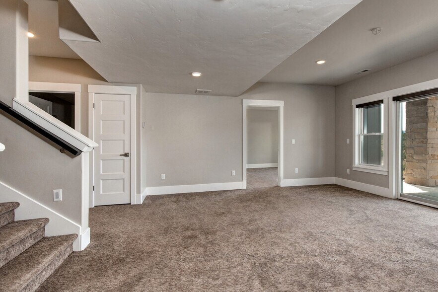 Building Photo - 11091 Shoreline Dr